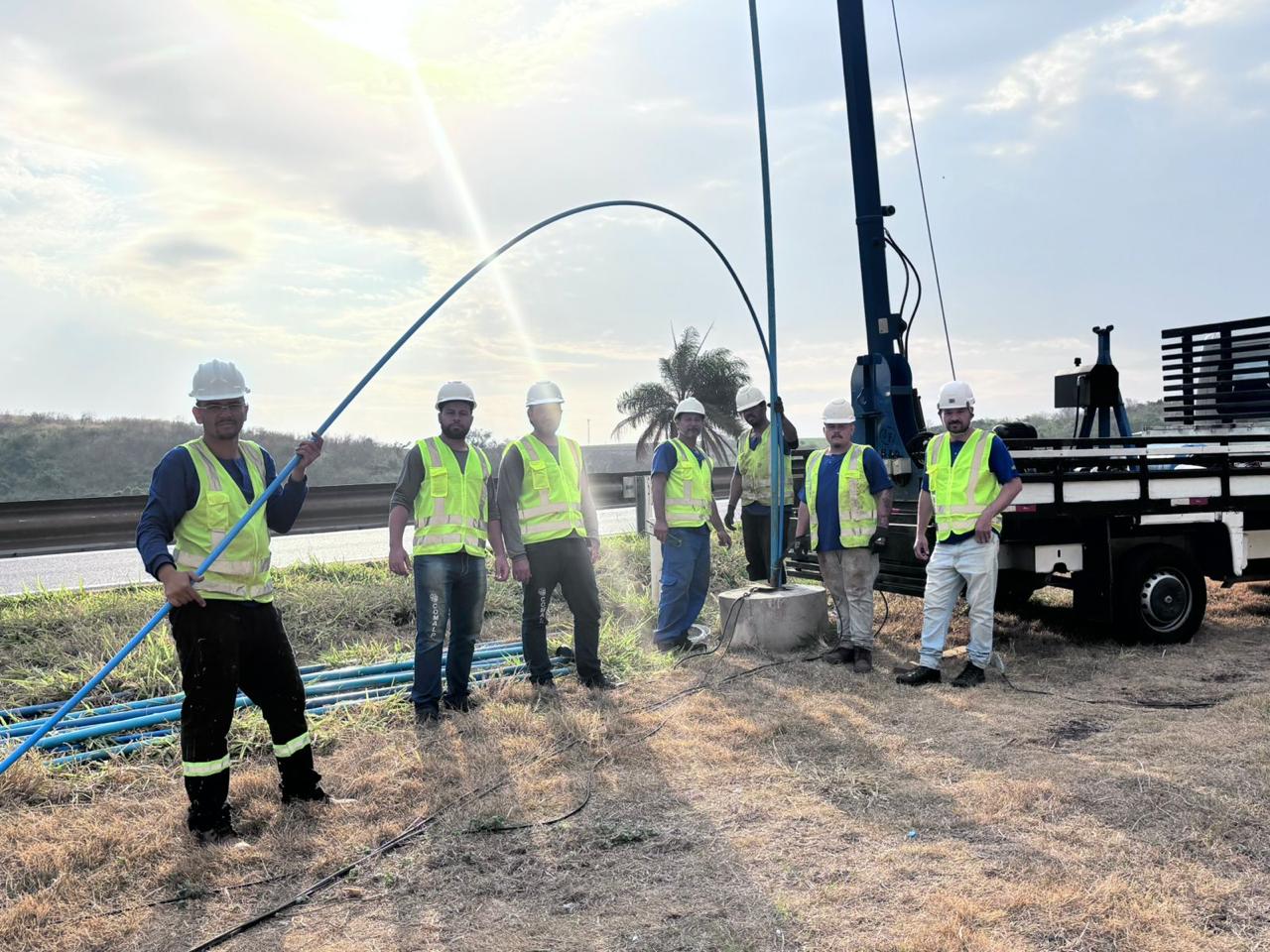 Equipe em preparo para atendimento de poço artesiano